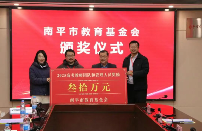 ��ƽһ�о�����ƽ�н�������ά�̽�䷢��ʽ